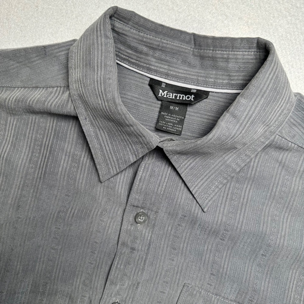 Marmot Button Down Shirt Mens Medium Gray Short Sleeve Textured Stripe Hiking